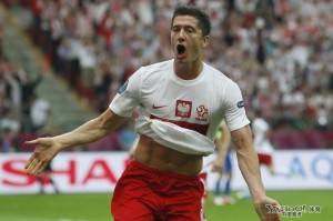  莱万多夫斯基重返安联球场受追捧  